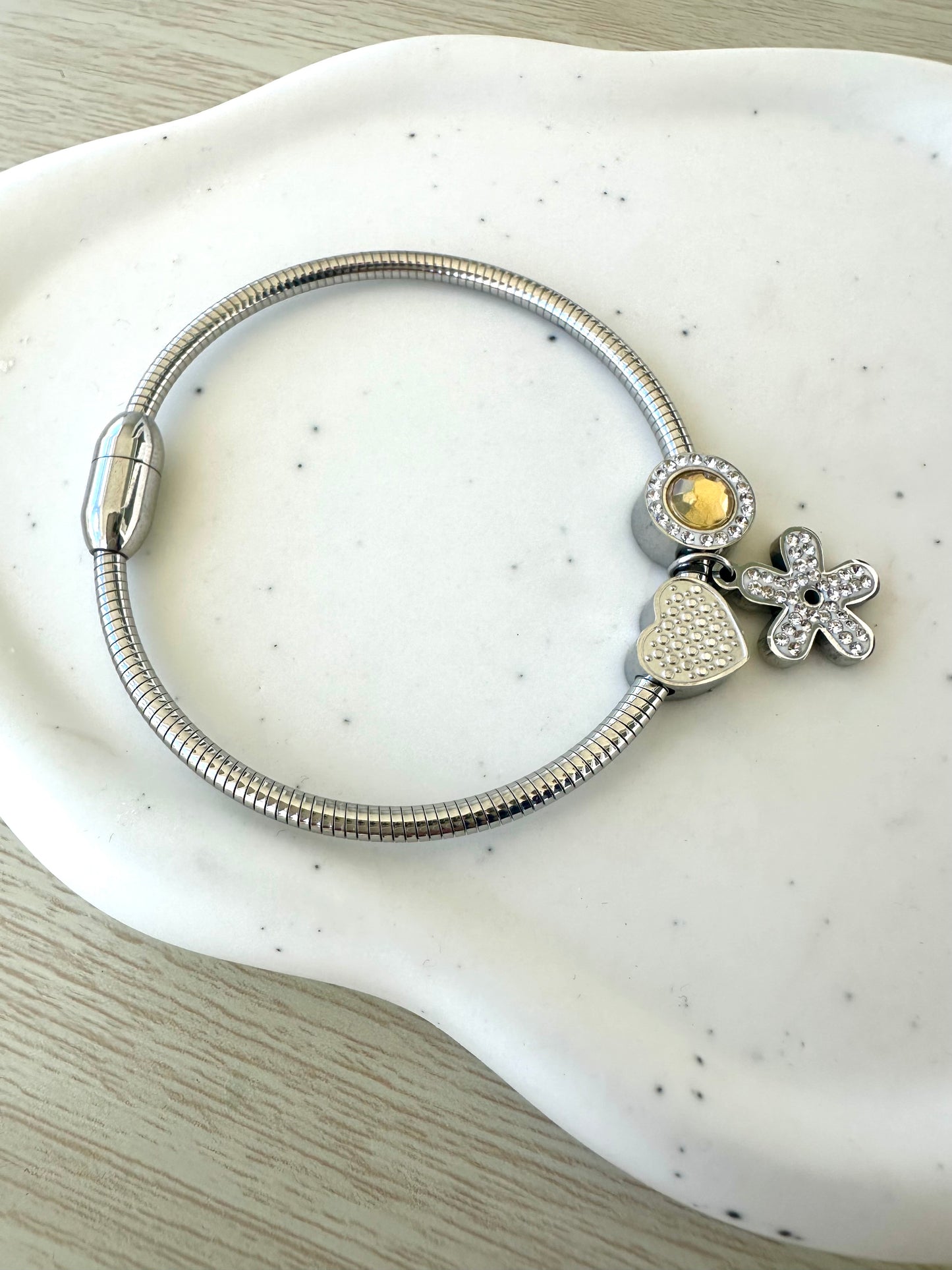 Bilelik stainless steel bracelet with flower & heart charm