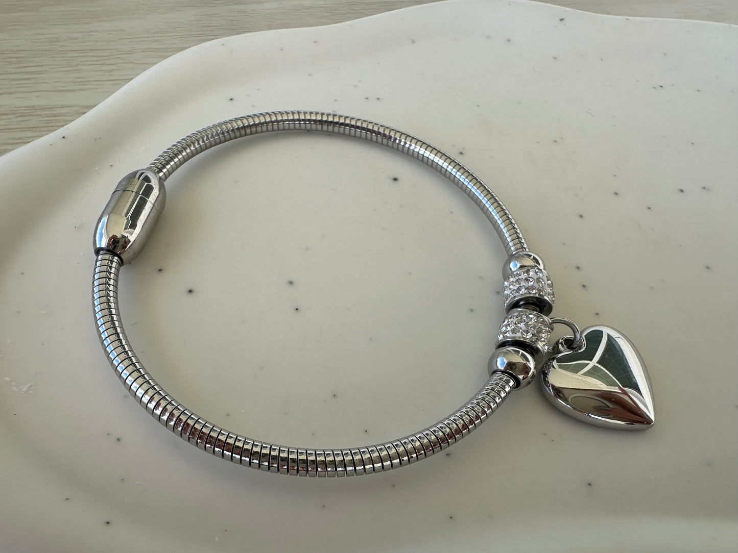 Bilelik stainless steel bracelet with heart charms