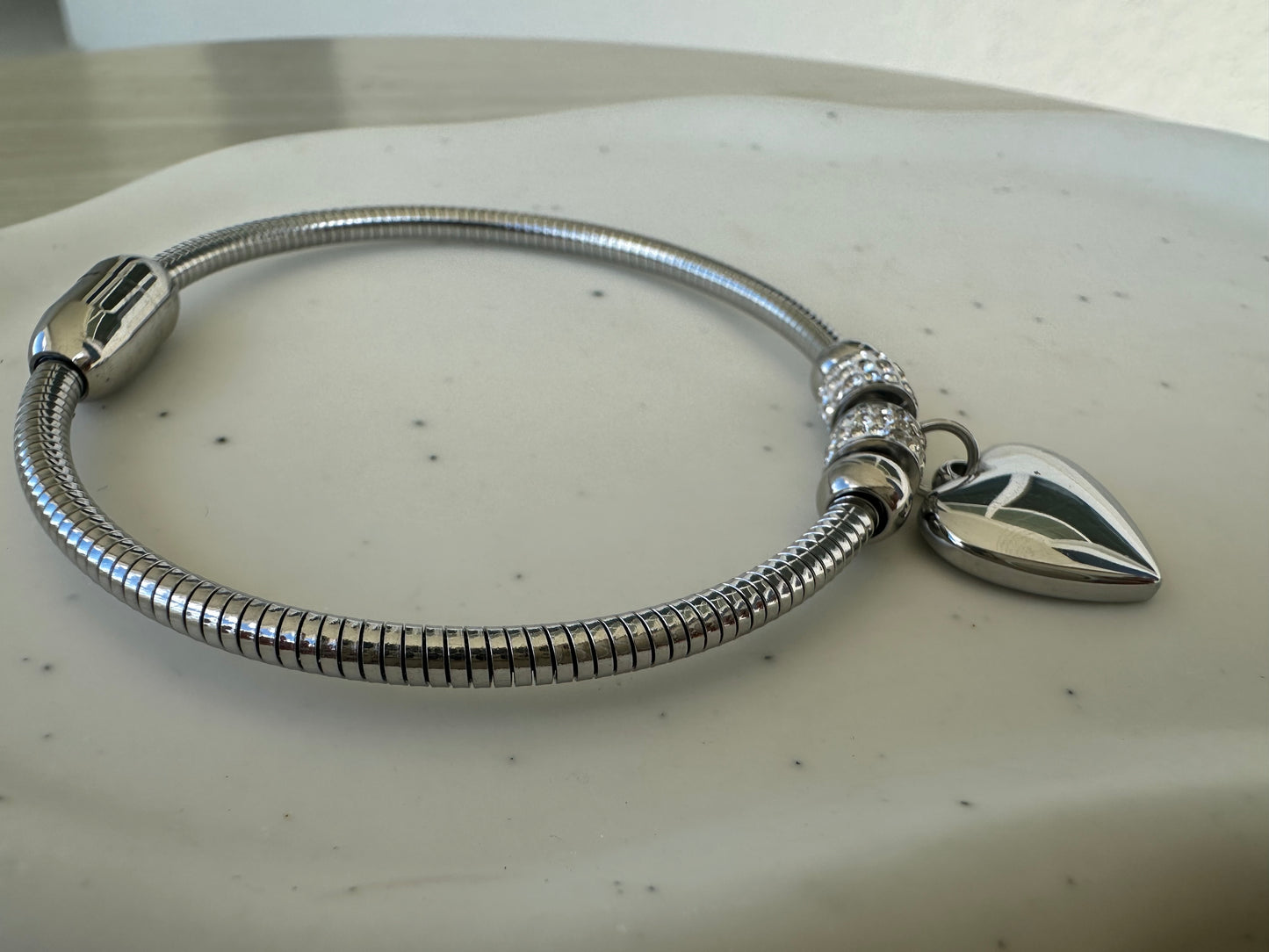 Bilelik stainless steel bracelet with heart charms