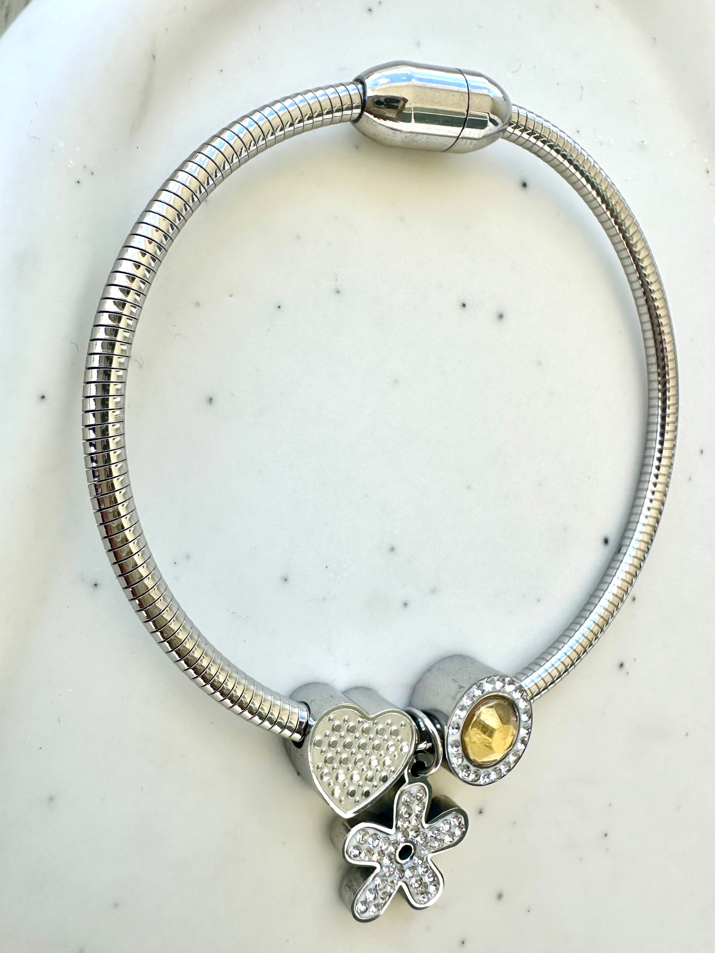 Bilelik stainless steel bracelet with flower & heart charm