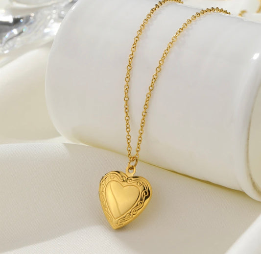 18K Gold Plated Photo Pendant Necklace